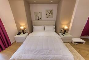 Demi Hotel