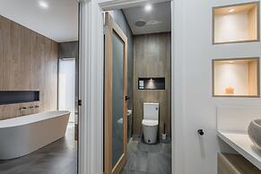 Luxe Home by the BnB Collection