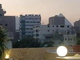 DISCOVER Pyramids inn