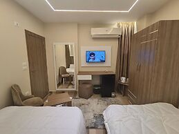 DISCOVER Pyramids inn