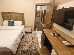 DISCOVER Pyramids inn
