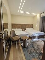 DISCOVER Pyramids inn