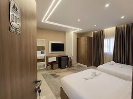 DISCOVER Pyramids inn