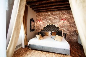 Aurum - Como Luxury Suites