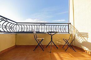 Dodona Apartments