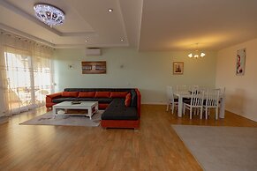 Dodona Apartments