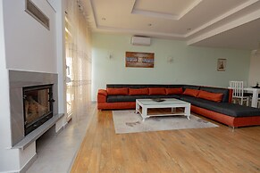 Dodona Apartments
