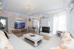 Dodona Apartments