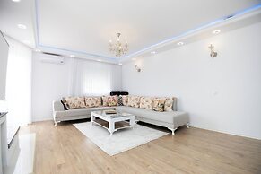 Dodona Apartments