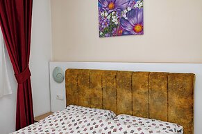 Dodona Apartments