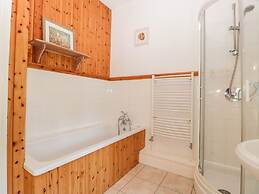 2 Heath Cottages