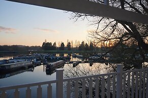 The Quays By Greene King Inns