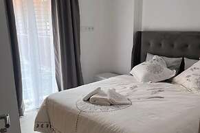 1bed Apartment - Sleeps 4 - Balcony, Wifi, Parking