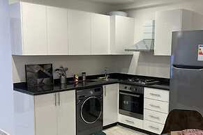 1bed Apartment - Sleeps 4 - Balcony, Wifi, Parking