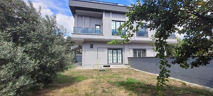 Villa Red Tent
