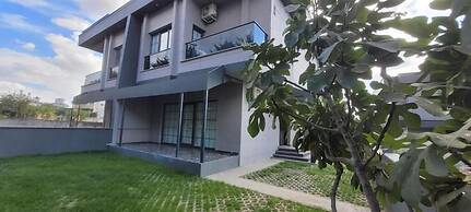 Villa Red Tent