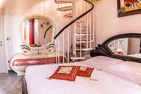 Alexander's Home
