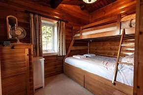 Two Bed Log Cabin in the Mountains