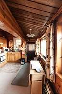 Two Bed Log Cabin in the Mountains
