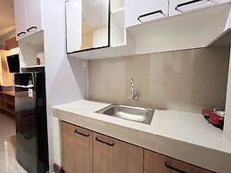 Restful And Simply Look Studio Vida View Makassar Apartment