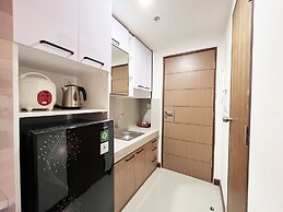 Restful And Simply Look Studio Vida View Makassar Apartment