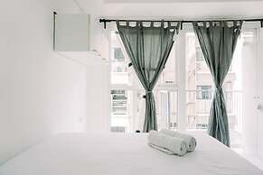 Homey And Good Deal Studio Casa De Parco Apartment