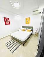 Room in Apartment - Large Bedroom With Small Work Area