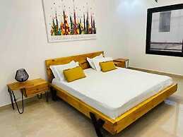 Room in Apartment - Large Bedroom With Small Work Area