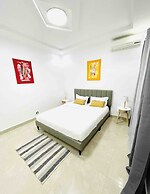 Room in Apartment - Large Bedroom With Small Work Area