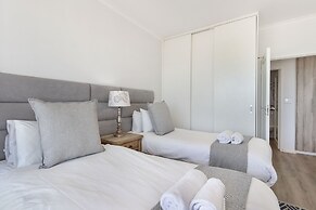 Portico 704