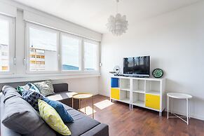 Comfortable apartment with great city and sea view