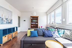 Comfortable apartment with great city and sea view
