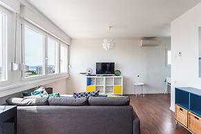 Comfortable apartment with great city and sea view