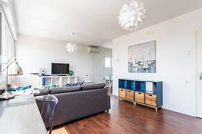 Comfortable apartment with great city and sea view