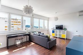 Comfortable apartment with great city and sea view