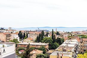 Comfortable apartment with great city and sea view