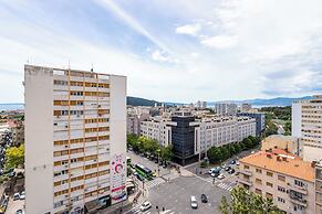 Comfortable apartment with great city and sea view