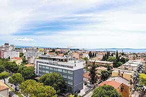 Comfortable apartment with great city and sea view