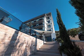 Mazarine Hotel