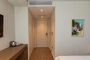 Mazarine Hotel