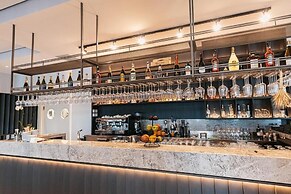 Mazarine Hotel
