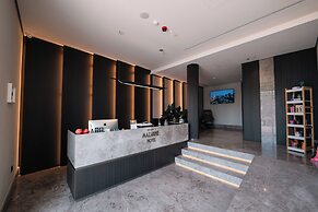 Mazarine Hotel