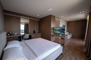 Mazarine Hotel