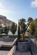 Mazarine Hotel