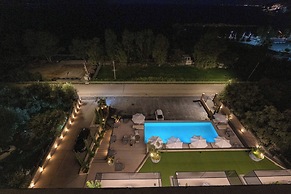 Mazarine Hotel