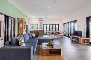 888 Residences - Complex of Private Villas with Pools