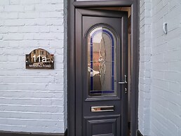 11a Manning Road