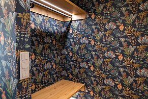 B85 Suites