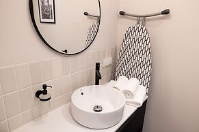 B85 Suites