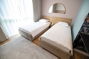 B85 Suites